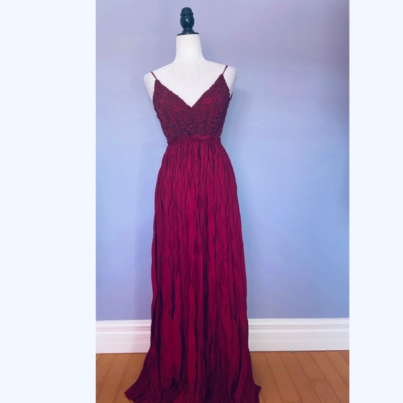 Lulu’s Snowy Meadow Crocheted Wine Red Maxi Dress - Picture 4 of 7